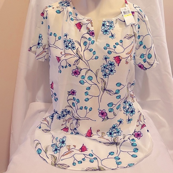 Floral Split Neck Short Sleeve Mixed Media Top - Picture 1 of 5